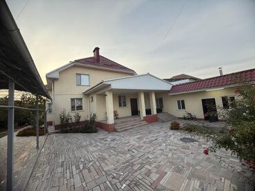 продаю дом в рассрочку в бишкеке: Үй, 240 кв. м, 7 бөлмө, Менчик ээси, Косметикалык оңдоо