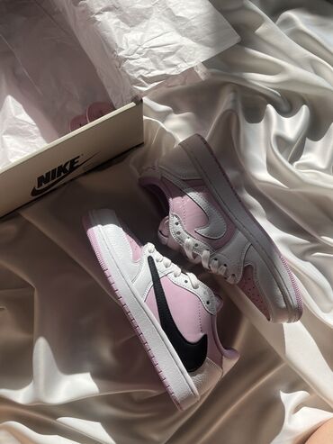 зимняя обувь лора пиано: Кроссовки, 36, 37.5, Nike, Новый, цвет - Розовый, Платная доставка