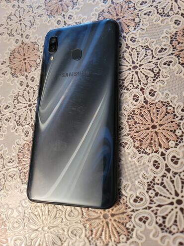 Lenovo: Lenova planşeti satılır 20 azn Yerə düşüb ekranı pozulub cüzi çatı — 9