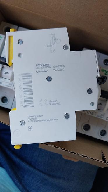Schneider Electric Elektrik avtomat, 1 faza, 220 Vt, Ödənişli quraşdırma, Kredit yoxdur, Zəmanətli, Ünvandan götürmə, Ödənişli çatdırılma, Rayonlara çatdırılma