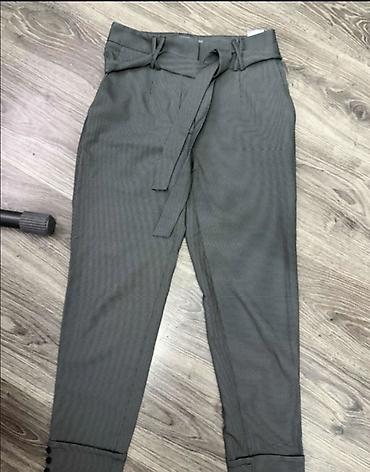 pantalone s: P. S. pantalone, odlične, model sličan (nije isti) ovom na devojci — 1
