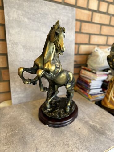 статуя: Статуэтка лошадь конь