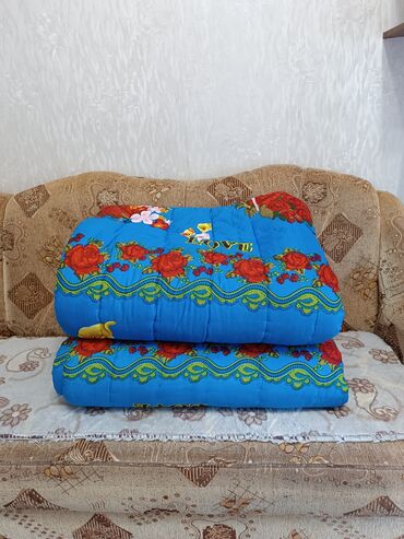 1 5 спальное постельное белье: Два ватных одеяла. Размер стандарт