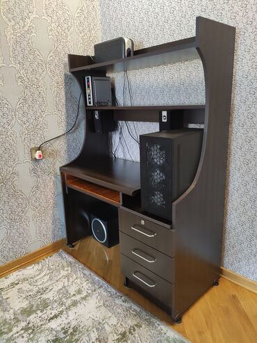 İnformatika: Kompüter masası, İşlənmiş, Laminat, Kvadrat masa