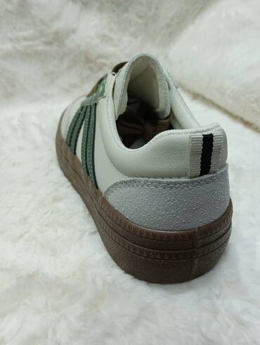 Женская обувь: Кроссовки фирма Додо фабричная Гуанчжоу качество отличное размеры