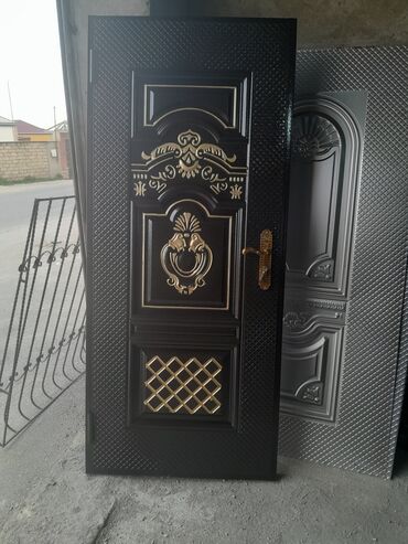 Giriş qapıları: Yeni Giriş qapısı Zamok və çərçivə ilə, Zəmanətli, Ödənişli quraşdırma, Ünvandan götürmə, Ödənişli çatdırılma, Rayonlara çatdırılma — 2