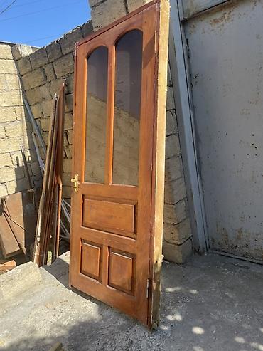 otaq qapi qiymetleri: Taxta şüşəli qapılar- 4 ədəd. Səliqəli, yaxşı vəziyyətdədilər. Birinin — 5