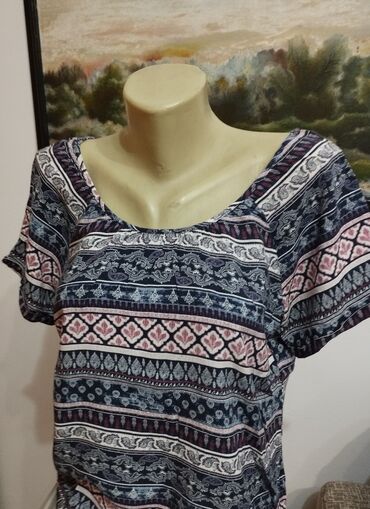 h m crop top: Bluzica sa lepim detaljem na ledjima.Jako je prijatna za nošenje. M