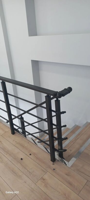 Pilləkən məhəccərləri: Alminum məhəccər.balkon üstü alminum məhəccər 38 azn den başlayan — 8