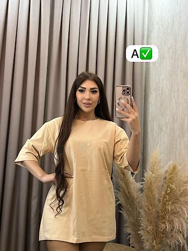 oversize tshirt: Qadın T-shirt kolleksiyası - Modellər: - Qara oversize T-shirt – ön — 10