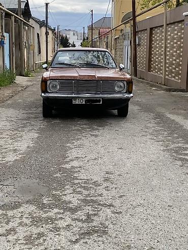 maşın lalafo: Klassik Ford Taunus sedan. 1973-cü il. Bütün sənədləri qaydasındadır — 2