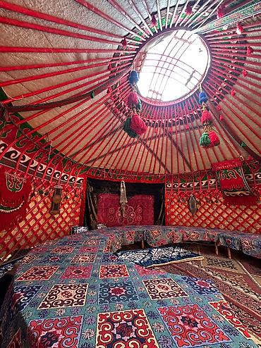 Аренда юрт: Аренда юрты, Каркас Деревянный, 75 баш, Самовар, С полом, Стол — 2
