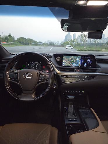 Другие детали салона: Lexus — центральная консоль и интерьер с премиальным функционалом — 15