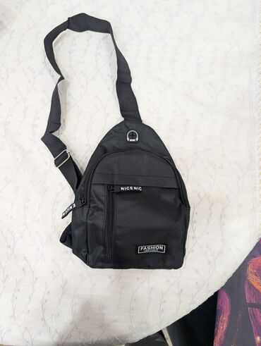 срочно продаю в связи с переездом: Барсетка, Материал: Тканевый материал, Регулируемый ремень, Застежка на молнии, Множество карманов, Новый