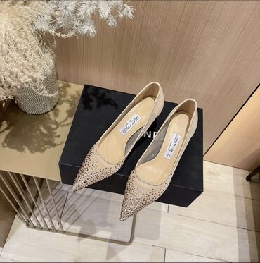 Айымдардын бут кийими: Изящные туфли-лодочки от Jimmy Choo с острым носком, украшенные
