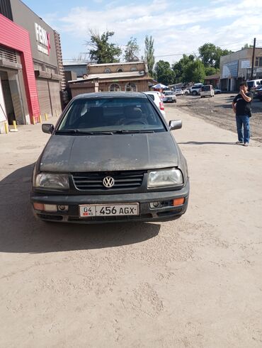 авто вента: Volkswagen Vento: 1993 г., 1.8 л, Механика, Бензин, Седан