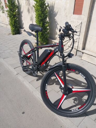 Elektrik velosipedlər: İşlənmiş Elektrik velosipedi 26", sürətlərin sayı: 32, 500-750 Vt, Ünvandan götürmə