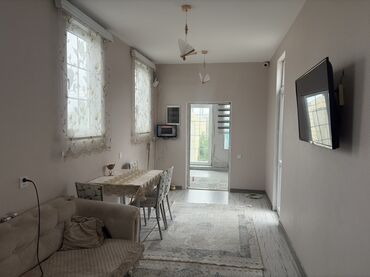 Həyət evləri və villaların satışı: Ev Maştağa Qəsəbəsi düz yolun kənarında yerləşir. Kiçik həyəti var o — 13