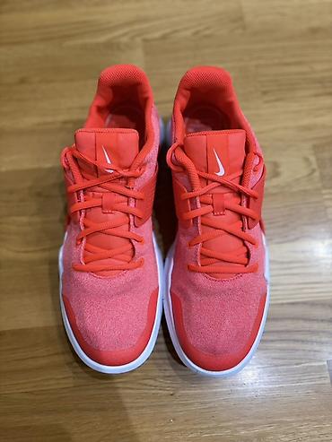 bogner bele patike: Nike patike za trening i svakodnevno nošenje, u upečatljivoj — 4