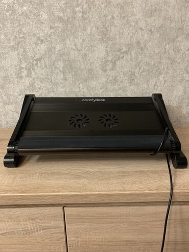 письменный стол парта для школьника: Столик-подставка для ноутбука Comfydesk с активным охлаждением. -