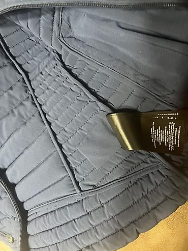 Üst geyimi: Qadınlar üçün qara qısqa quilted yüngül jaket - Rəng: qara - Siluet — 6