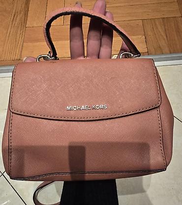 Torbe: MICHAEL KORS mala torba preko ramena, a moze se nositi i u ruci. Neka — 14