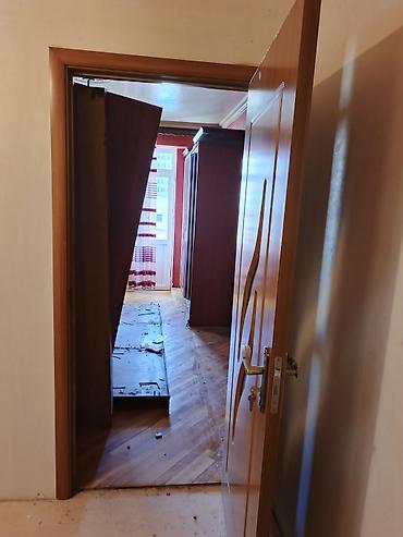 Qapılar və aksessuarlar: MDF iç qapı – şüşəli dizayn 3deed bir denes70 manat - Material: MDF — 3