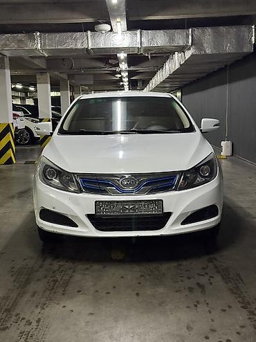 BYD: BYD E5: 2019 г., Электромобиль, Седан — 2