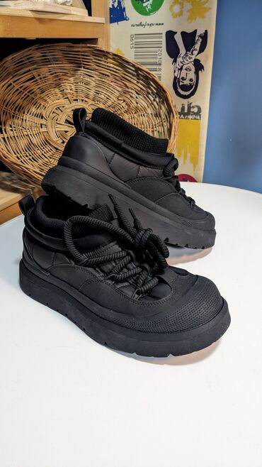 берцы военные: Черные утепленные кроссовки/ботинки с высокой подошвой размер 43 -