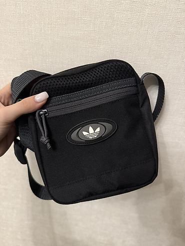 Adidas kiçik çiyin çantası – qara rəng. - Kompakt ölçülü, kvadrat lalafo.az -da Adidas kiçik çiyin çantası – qara rəng. - Kompakt ölçülü, kvadrat