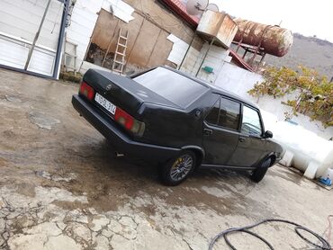 Tofas: Tofaş Şahin sedan – qara rəng, 4 qapı, arxa ötürücülü. Xüsusiyyətlər — 2