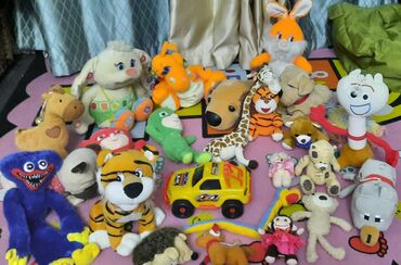 навесные игрушки на кроватку: Большой набор детских игрушек. Состав: - Мягкие игрушки: тигры