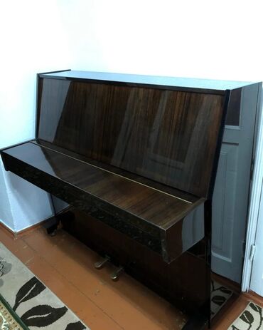 Музыкальные инструменты: Продаю пианино "Лирика" в отличном состоянии. Самовывоз. Настроенная