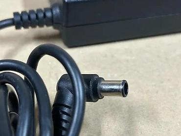 Adapteri i punjači za laptop: Sony AC adapter za laptop – model VGP-AC19V24 - Izlaz: 19.5V ⎓ 4.7A — 3