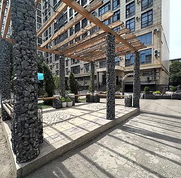 Продажа квартир: Продается просторная 2 комнатная квартира в центре города по адресу — 15