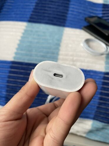 Şarj cihazları: Simsiz şarj cihazı Apple, 20 Vt — 6