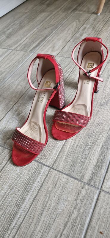 Женская обувь: Туфли 37.5, цвет - Красный