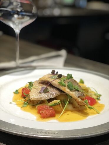 Повара: Шеф повар богатый опыт работы более 12 лет. Работал в Москве элитных — 13