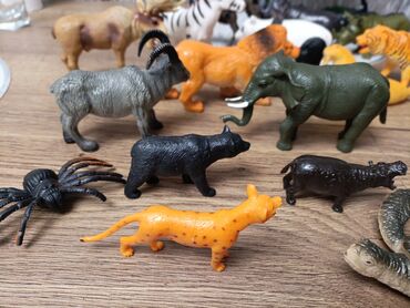 Игрушки: Игрушки животные зоопарк. все в отличном состоянии. цена за одну — 4