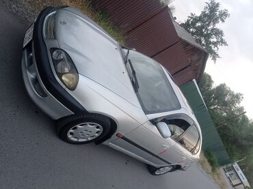 Toyota: Toyota Avensis: 1998 г., 1.8 л, Механика, Бензин, Хэтчбэк