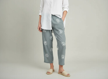 spodnie hello kitty xs: Material trousers for women, size M