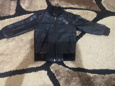 зимняя детская куртка: Продаю кожаную куртку 
Размер 3-4 лет 
Новый
