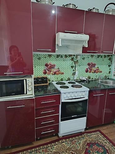 silver kitchen: Кухонный гарнитур бордового цвета с глянцевыми фасадами - — 2