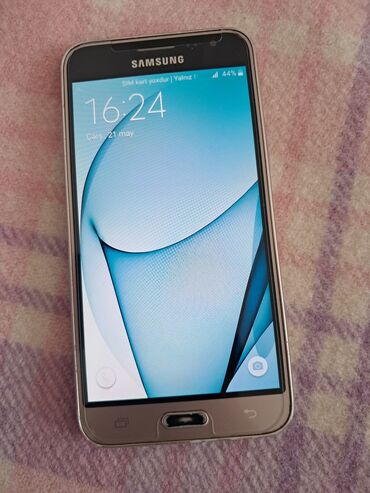 samsung 2 ci el telefonlar: Samsung Galaxy J3 2016, 8 GB, rəng - Qızılı, İki sim kartlı