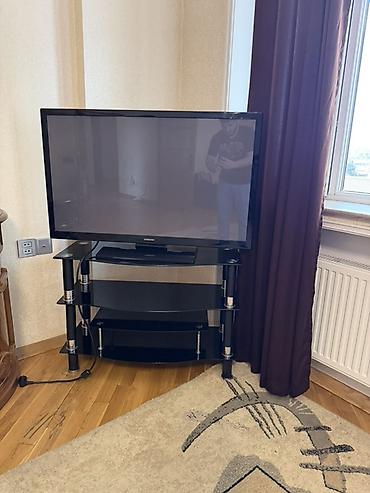 vidio pley: Samsung LED televizor + şüşə TV stendi - Ekran ölçüsü təxminən 40–43 — 1