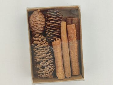 Zestaw dekoracyjny "Natural Mix" zawiera szyszki i laski cynamonu
