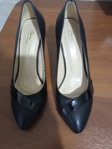 женская кожаная обувь бишкек: Туфли 39, цвет - Черный