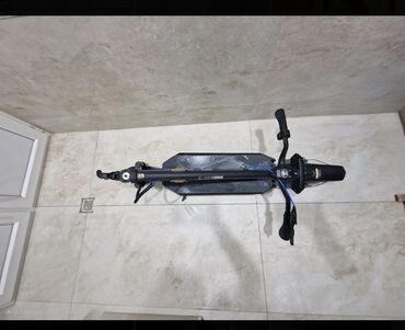 Elektrikli samokatlar: Elektrik skuter - Geniş gövdəli, slip-əleyhinə platforma - Ön və arxa — 9