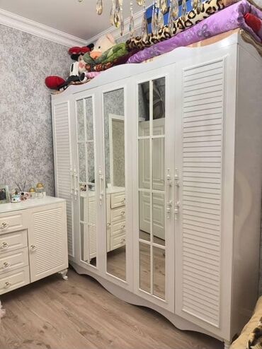 Rəflər: İşlənmiş, Açılan, 5 qapı Düz dolab, Dolab-asılqan
