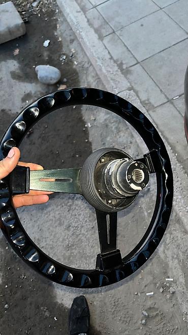 bmw rolu: Momo rul Mebeldir reyzin deyil masinlara gedir ustunde ki podstavka — 2